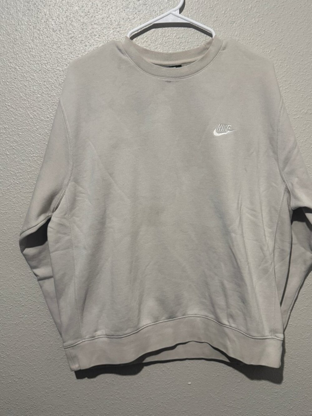 Nike Sportswear Crewneck Sweatshirt Light Gray Beige Size L Embroidered Swoosh